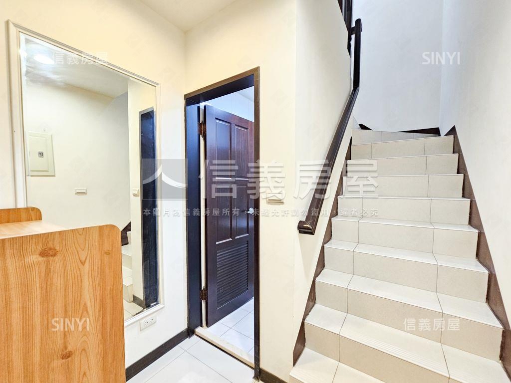 近環西路精美店住＋車位房屋室內格局與周邊環境