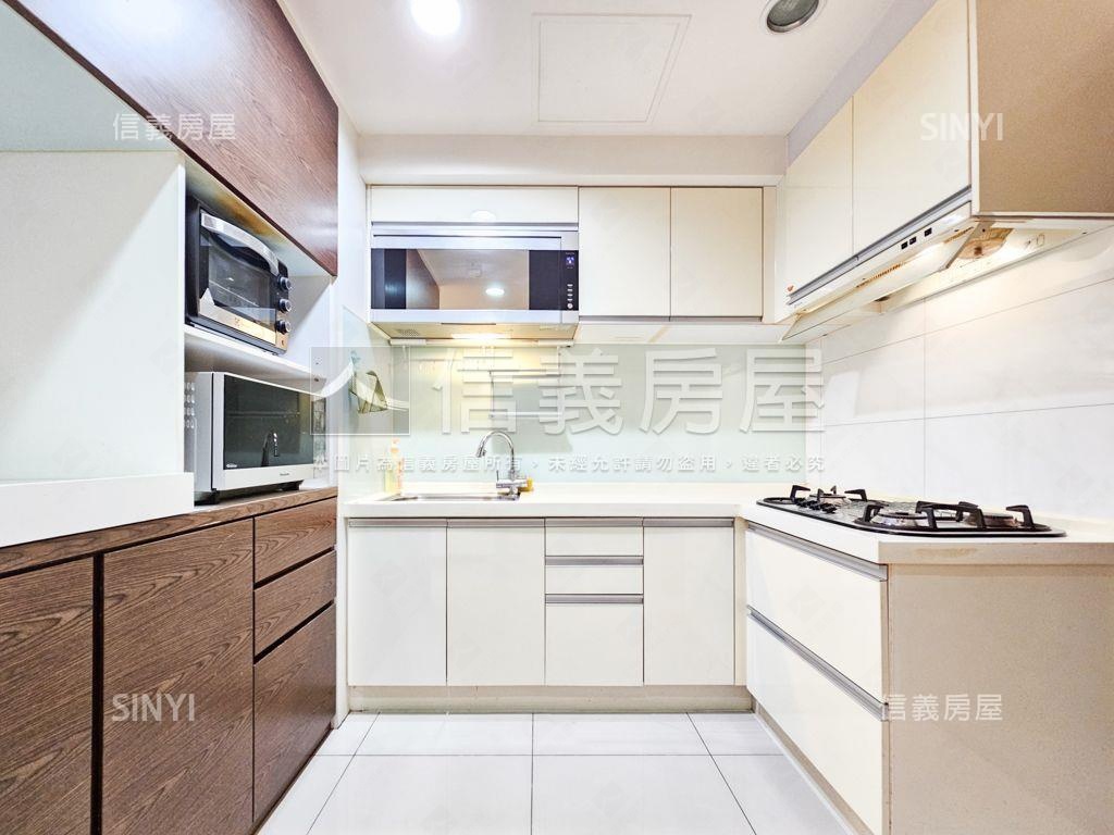 近環西路精美店住＋車位房屋室內格局與周邊環境