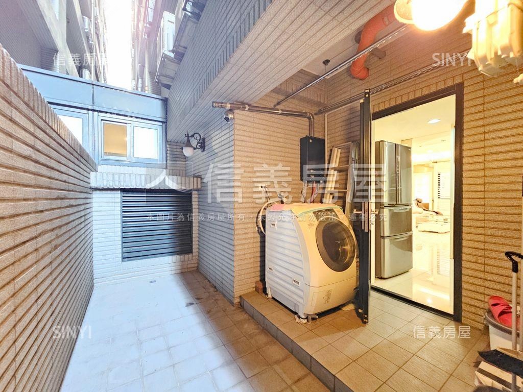 近環西路精美店住＋車位房屋室內格局與周邊環境