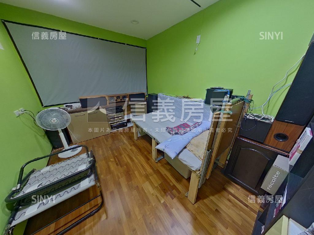南勢角方正大樓平面車位房屋室內格局與周邊環境