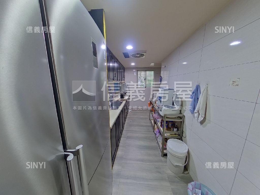 南勢角方正大樓平面車位房屋室內格局與周邊環境
