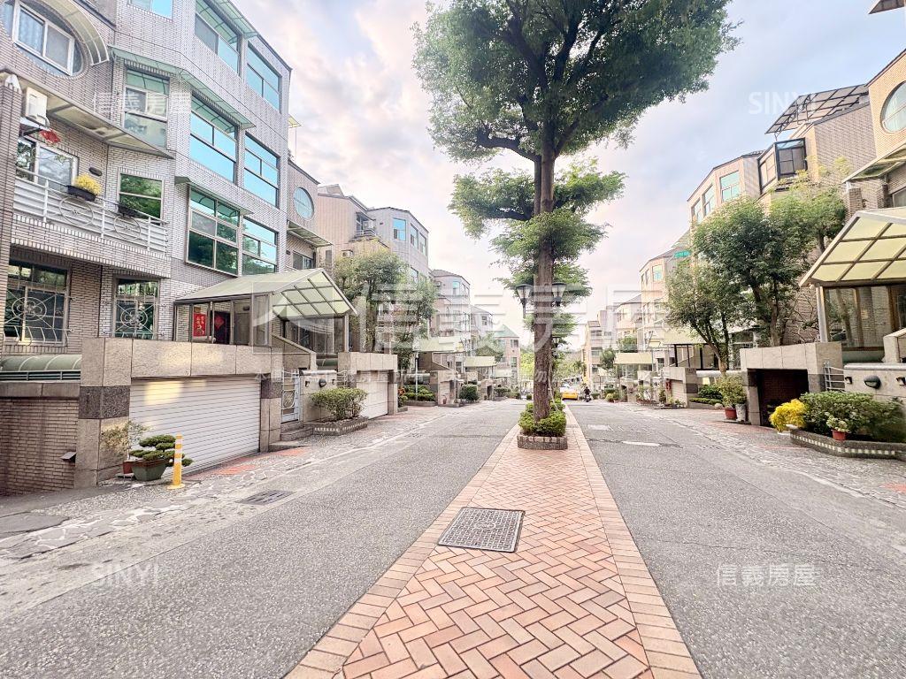 ⭐愜意泳池平車美宅房屋室內格局與周邊環境