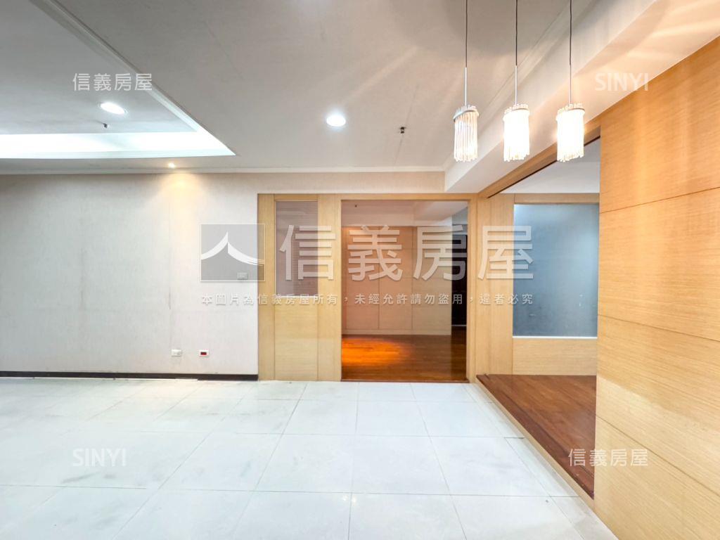 世紀皇家朝外溫馨大三房房屋室內格局與周邊環境