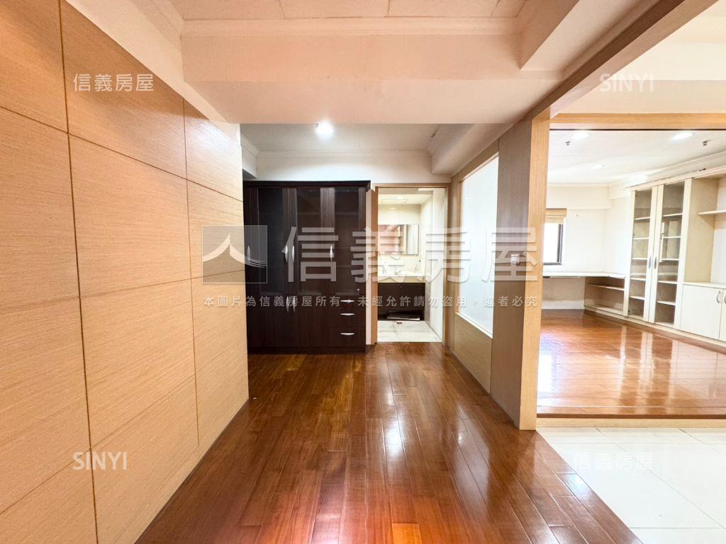 世紀皇家朝外溫馨大三房房屋室內格局與周邊環境