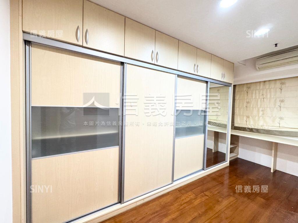 世紀皇家朝外溫馨大三房房屋室內格局與周邊環境