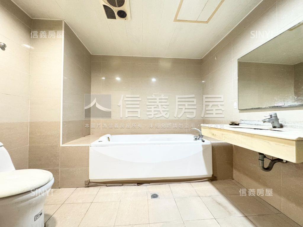 世紀皇家朝外溫馨大三房房屋室內格局與周邊環境
