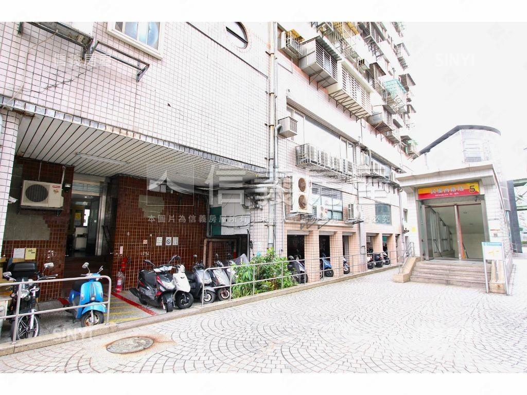 豪華高樓稀有釋出房屋室內格局與周邊環境