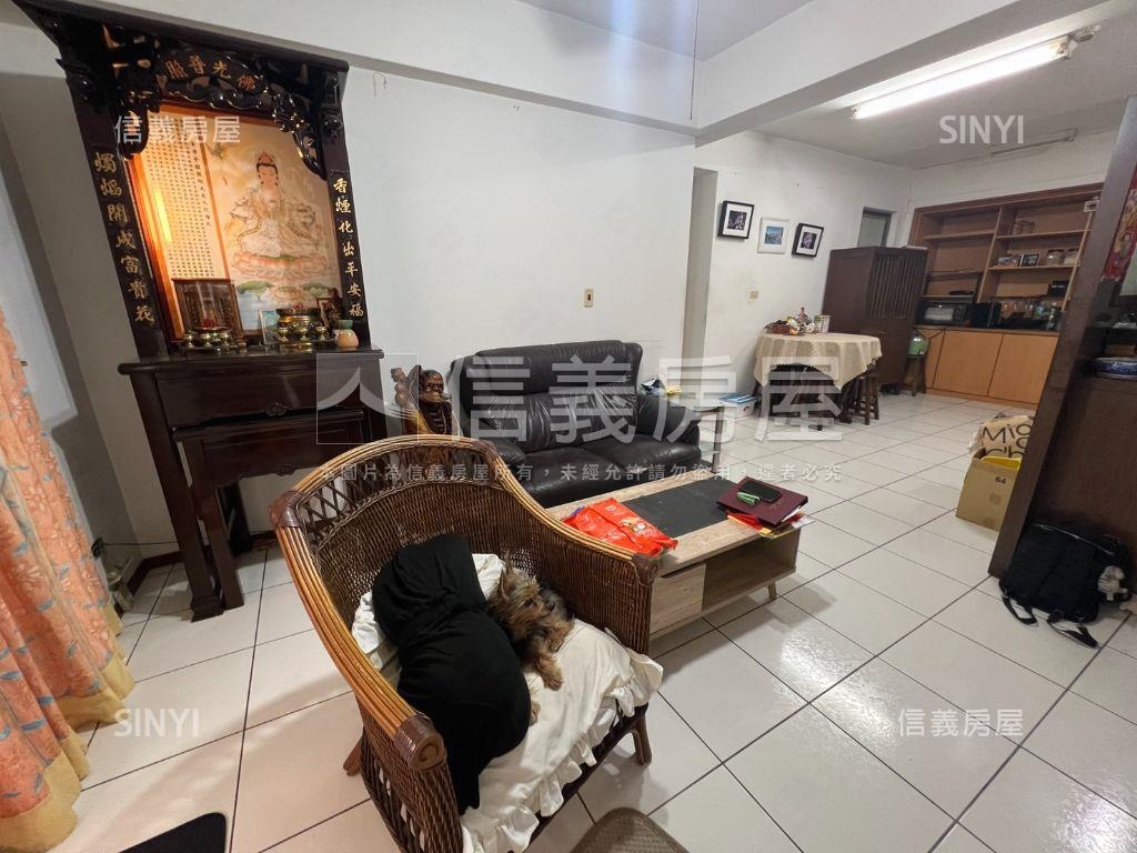 新青安適合。四房含車位房屋室內格局與周邊環境