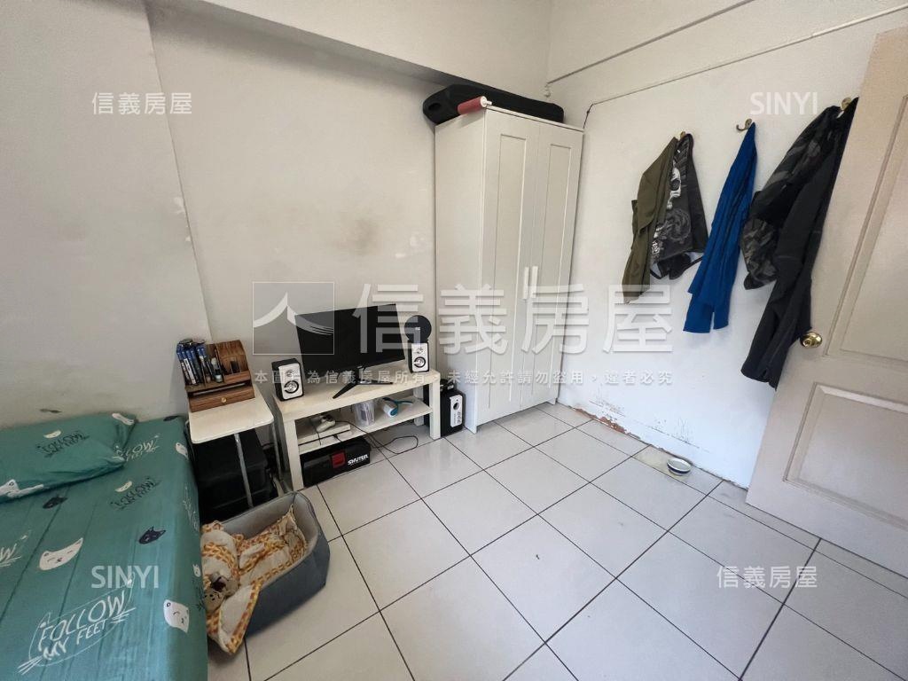 新青安適合。四房含車位房屋室內格局與周邊環境