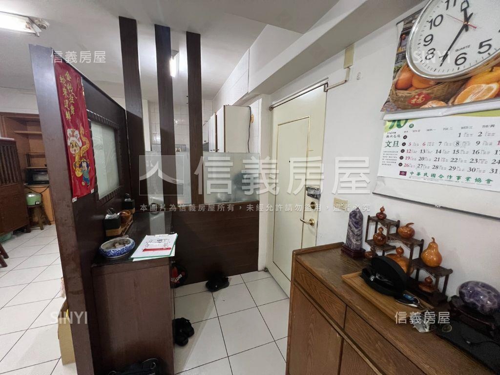 新青安適合。四房含車位房屋室內格局與周邊環境