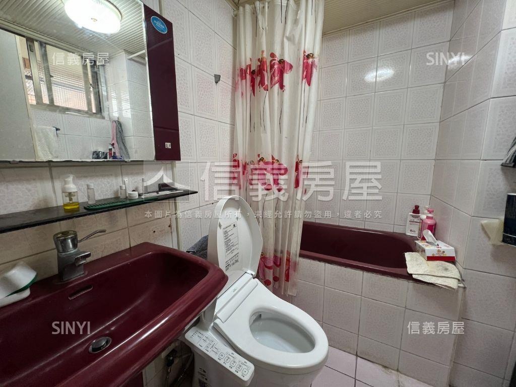 新青安適合。四房含車位房屋室內格局與周邊環境