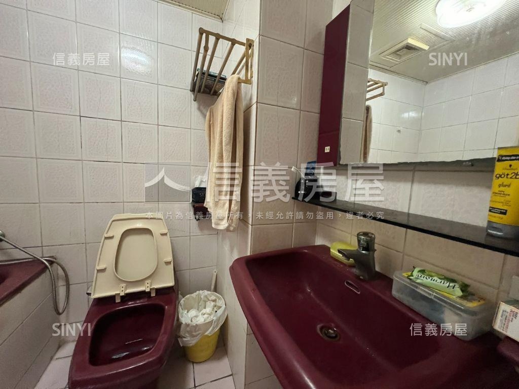 新青安適合。四房含車位房屋室內格局與周邊環境