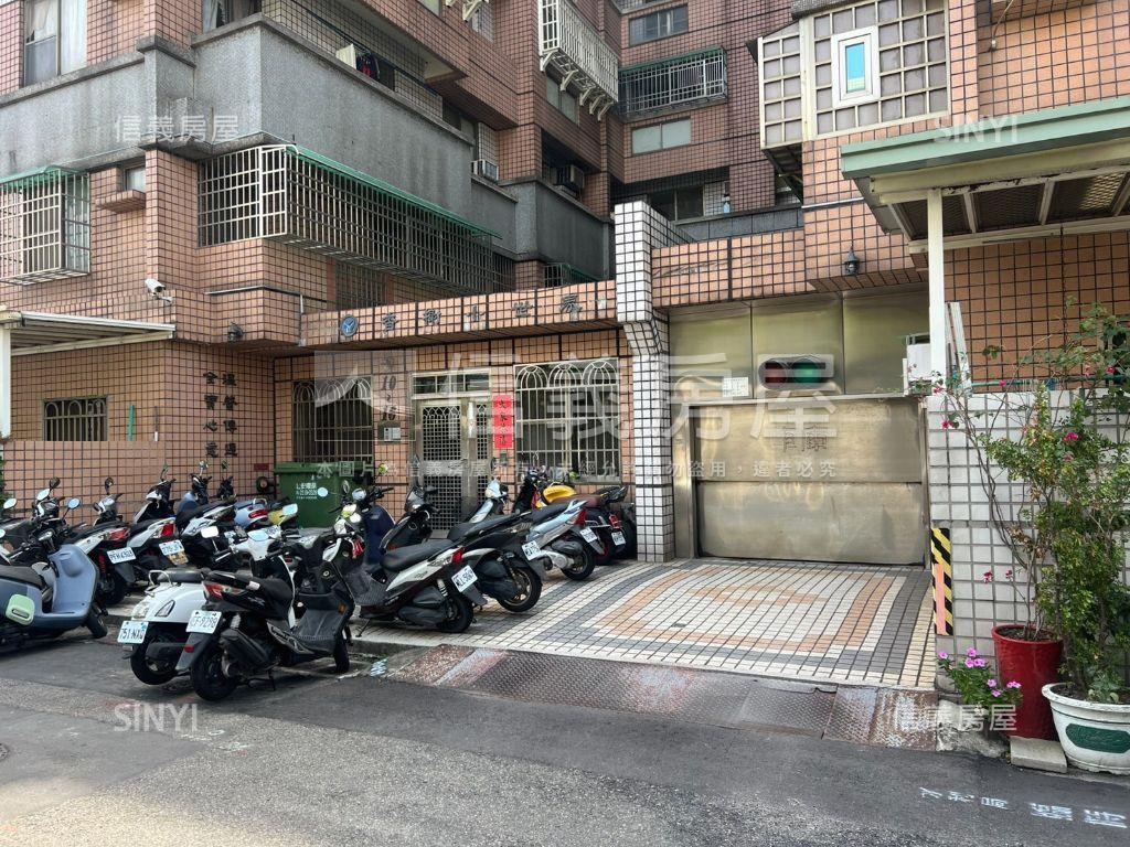 新青安適合。四房含車位房屋室內格局與周邊環境