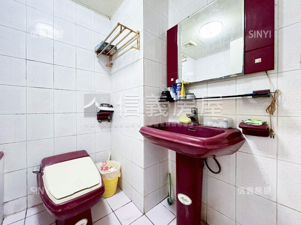 新青安適合。四房含車位房屋室內格局與周邊環境