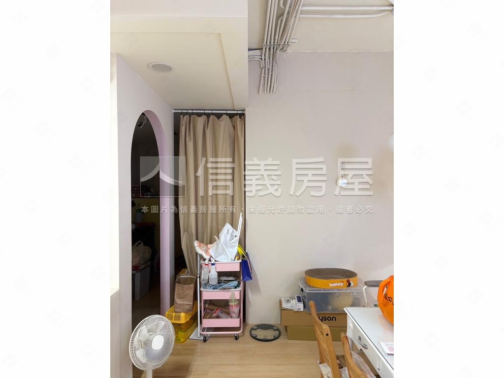 專任雙敦學區一樓多功能室房屋室內格局與周邊環境