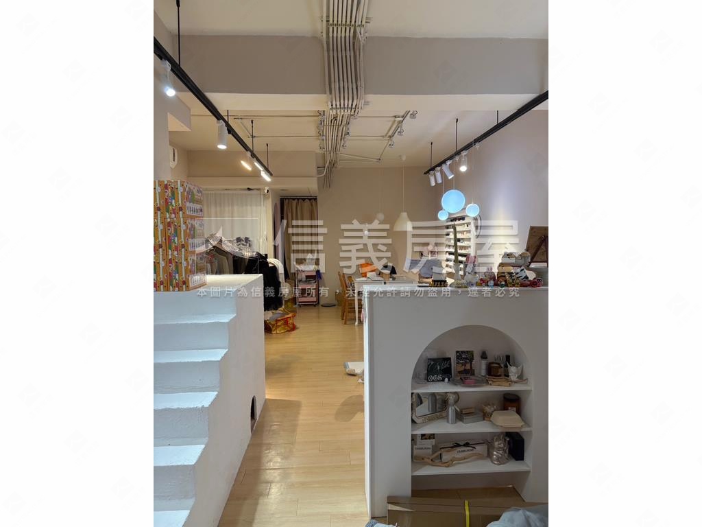 專任雙敦學區一樓多功能室房屋室內格局與周邊環境