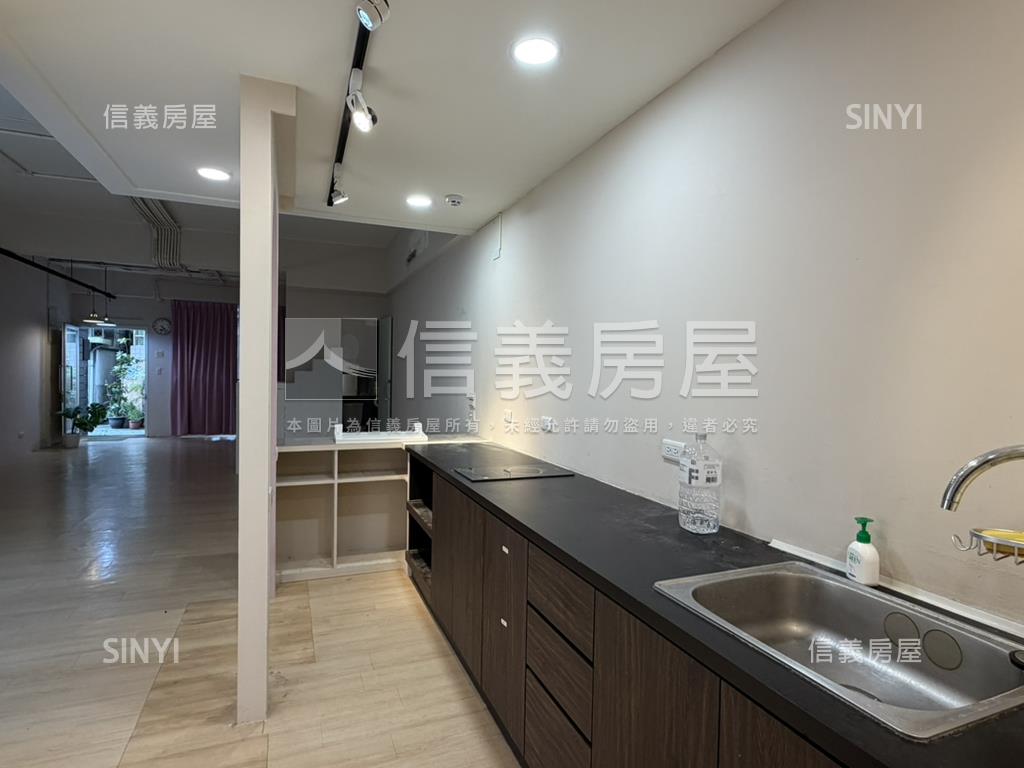 專任雙敦學區一樓多功能室房屋室內格局與周邊環境