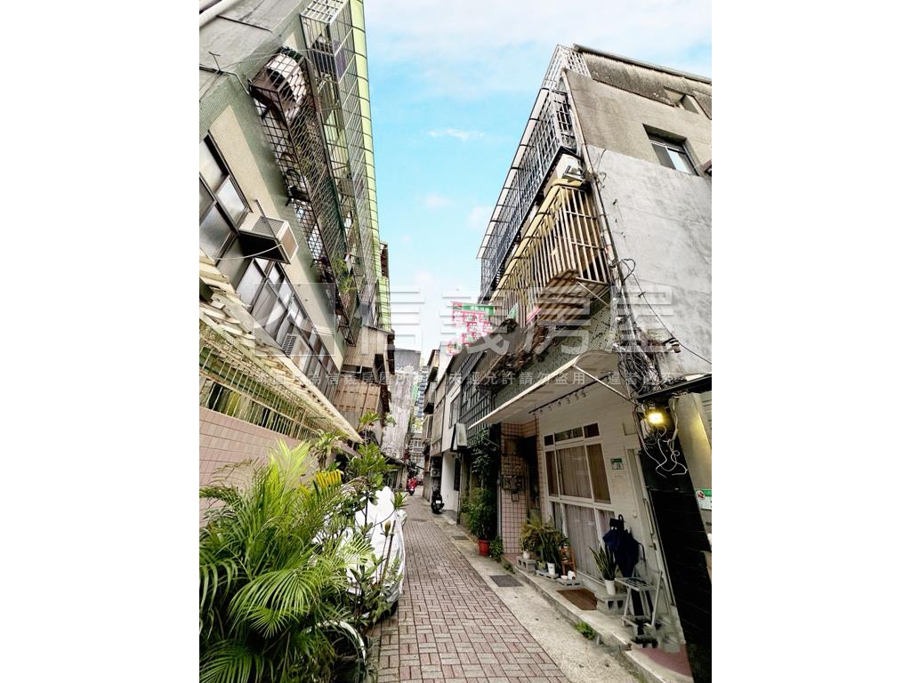 專任雙敦學區一樓多功能室房屋室內格局與周邊環境