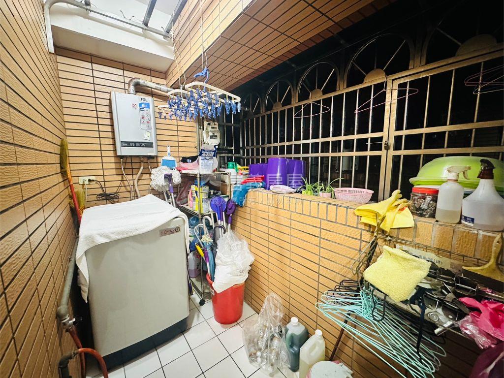 彈性格局．寬敞兩房加車位房屋室內格局與周邊環境