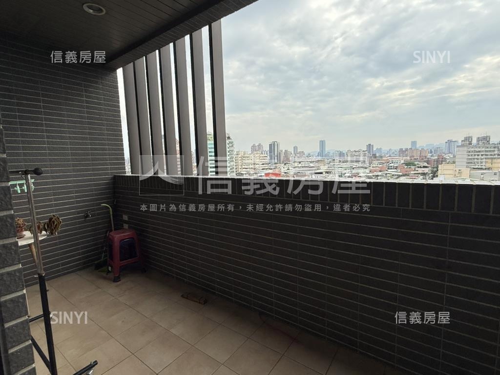 真香！面公園７年兩房車位房屋室內格局與周邊環境