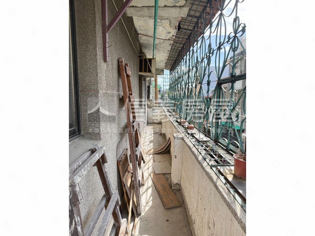 近捷運邊間明亮３房房屋室內格局與周邊環境