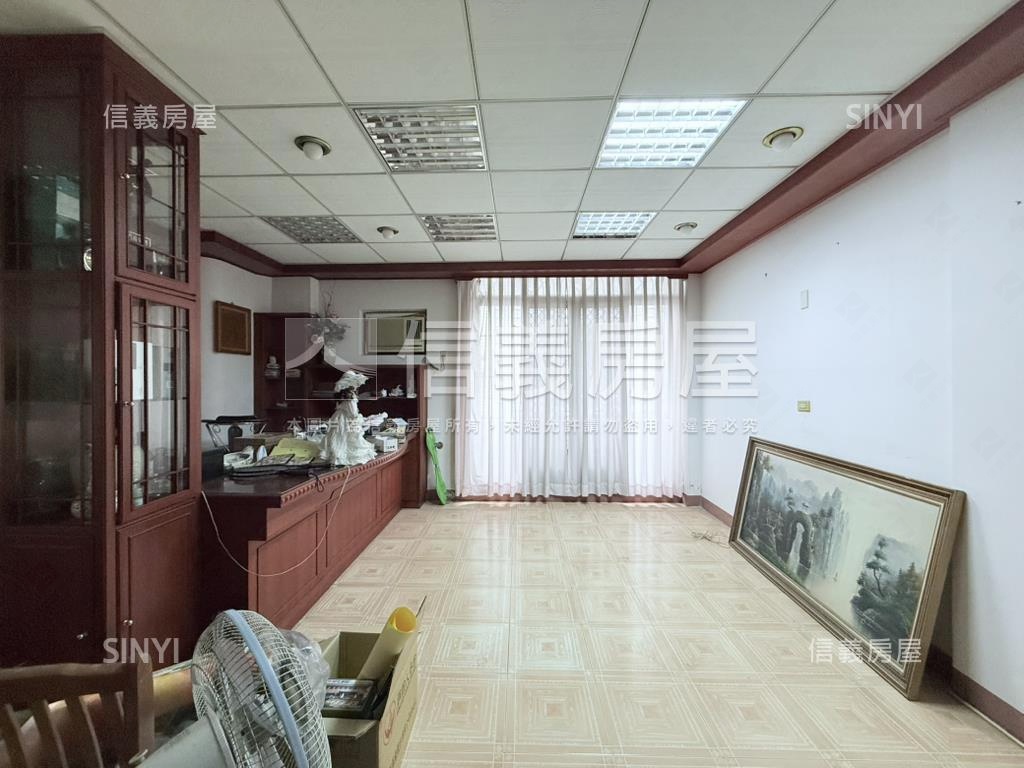 近東區雙車三角窗店墅房屋室內格局與周邊環境