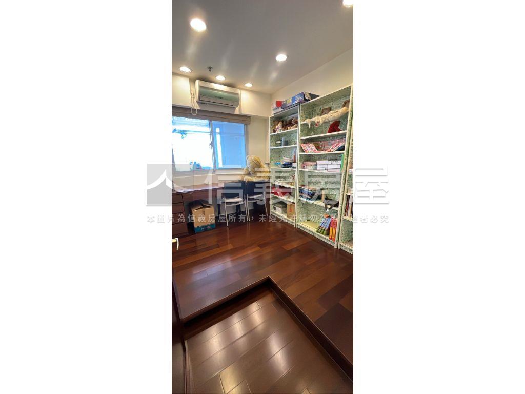 美麗殿高樓採光３房車位房屋室內格局與周邊環境