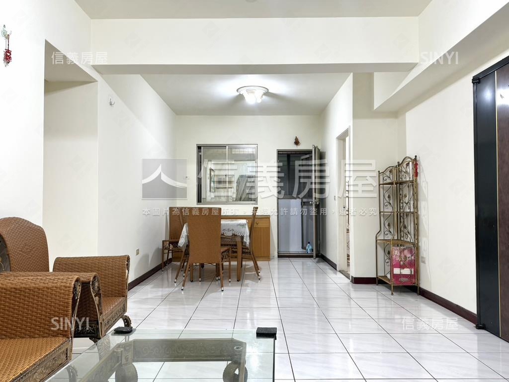 世紀比漾名人四房車位房屋室內格局與周邊環境