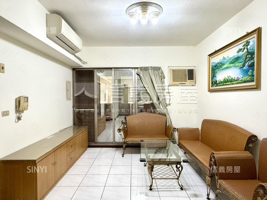 世紀比漾名人四房車位房屋室內格局與周邊環境