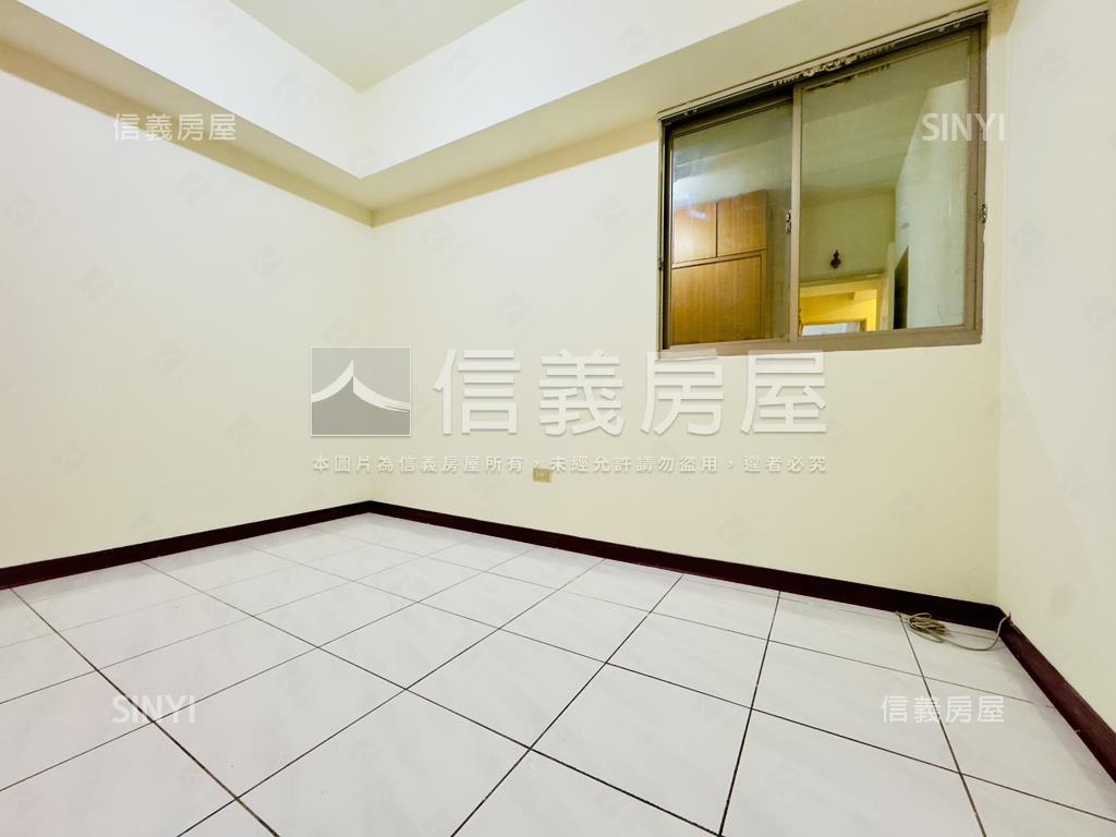 世紀比漾名人四房車位房屋室內格局與周邊環境