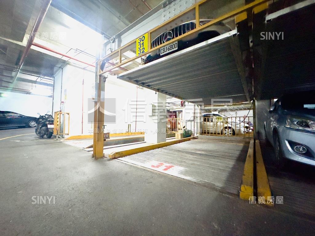 世紀比漾名人四房車位房屋室內格局與周邊環境