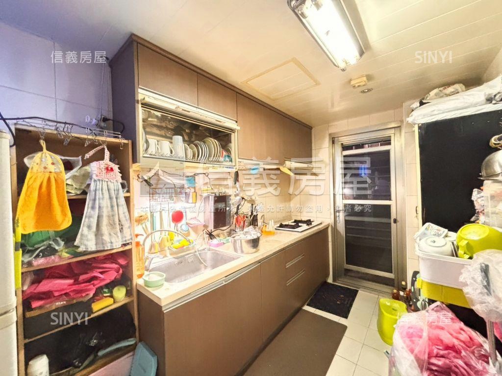 山景太陽城次頂樓３房房屋室內格局與周邊環境