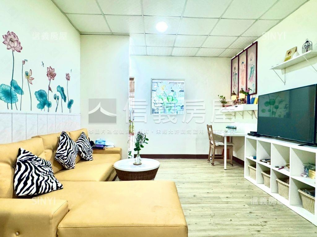 近家樂福有整理好停車透天房屋室內格局與周邊環境