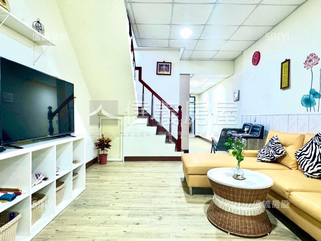 近家樂福有整理好停車透天房屋室內格局與周邊環境