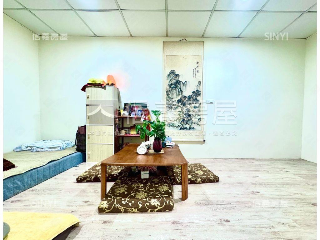 近家樂福有整理好停車透天房屋室內格局與周邊環境