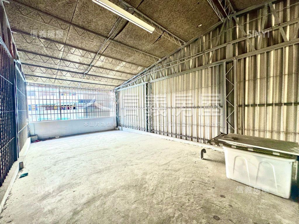 近家樂福有整理好停車透天房屋室內格局與周邊環境