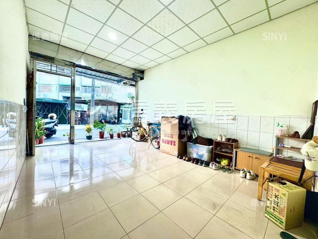 近家樂福有整理好停車透天房屋室內格局與周邊環境