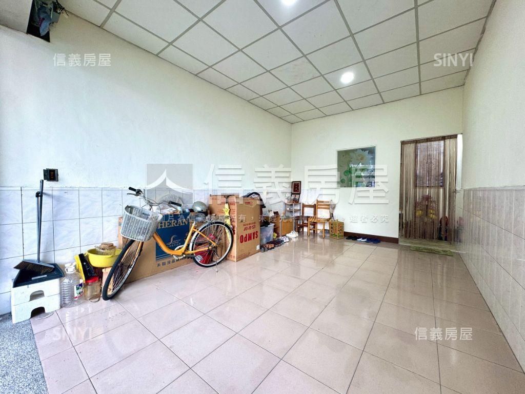 近家樂福有整理好停車透天房屋室內格局與周邊環境