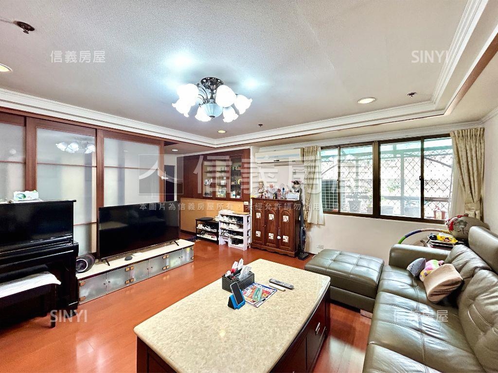 專任巴黎高樓附坡平車位房屋室內格局與周邊環境