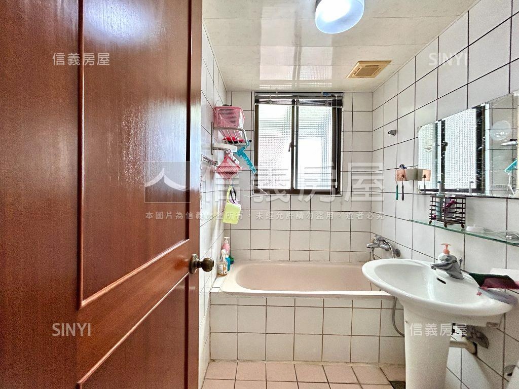 專任巴黎高樓附坡平車位房屋室內格局與周邊環境