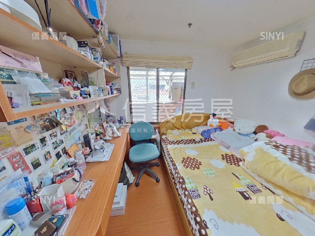 專任巴黎高樓附坡平車位房屋室內格局與周邊環境