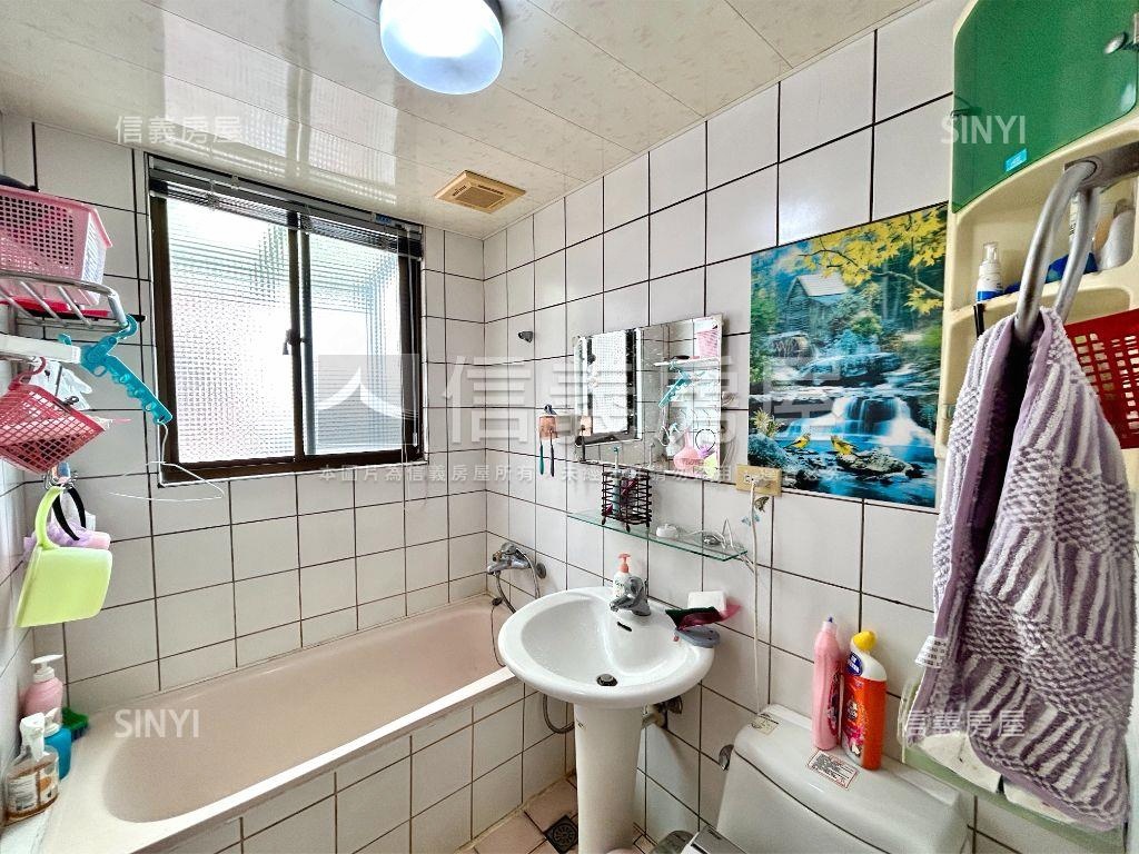 專任巴黎高樓附坡平車位房屋室內格局與周邊環境