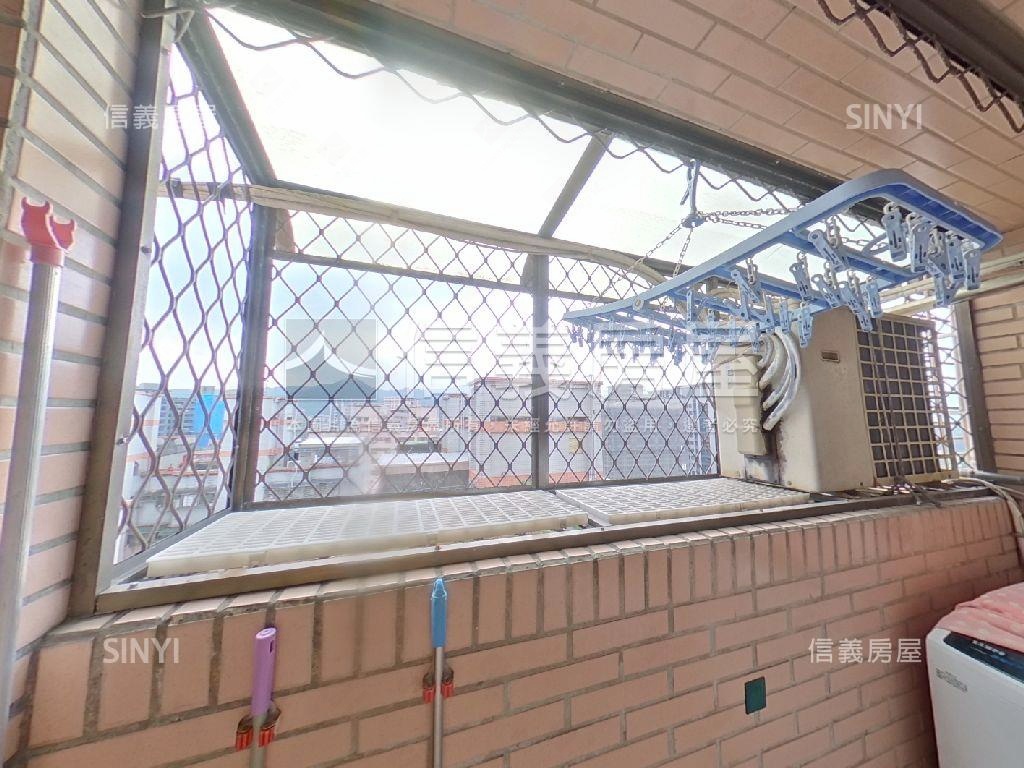 專任巴黎高樓附坡平車位房屋室內格局與周邊環境