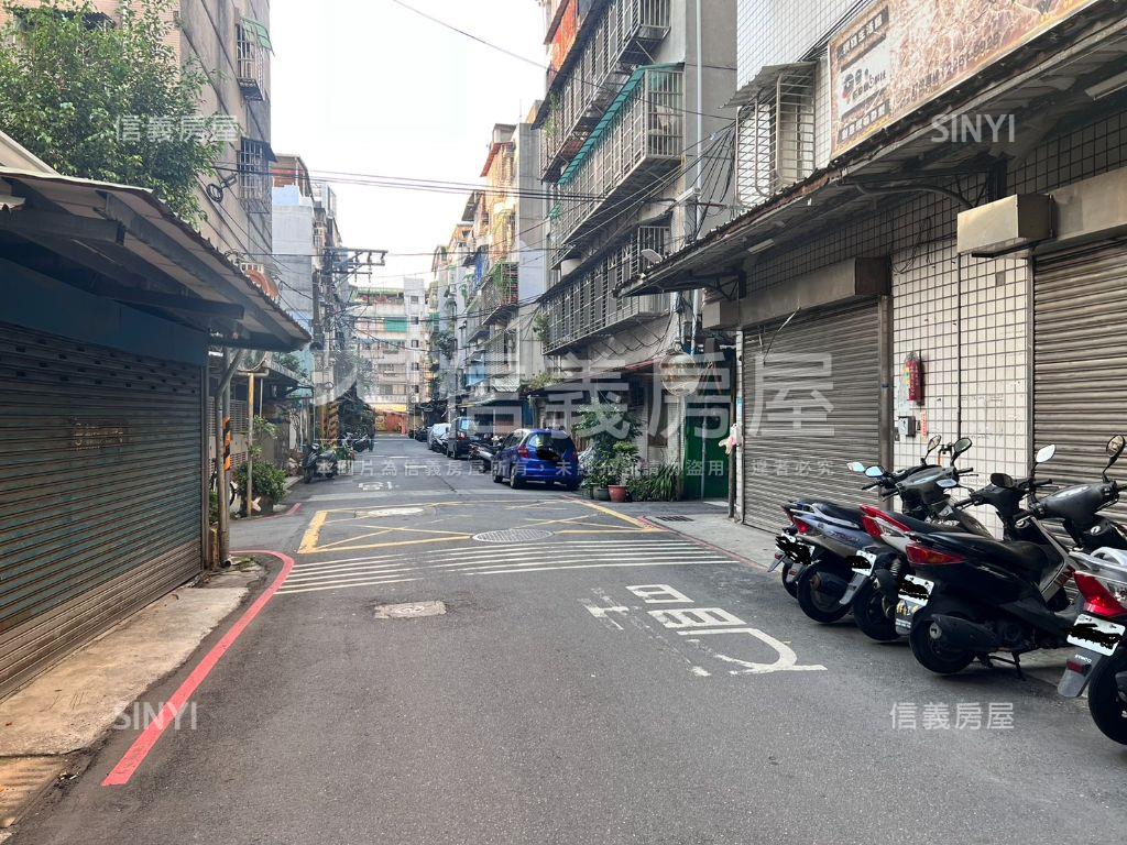 一品京城電梯明亮３房房屋室內格局與周邊環境