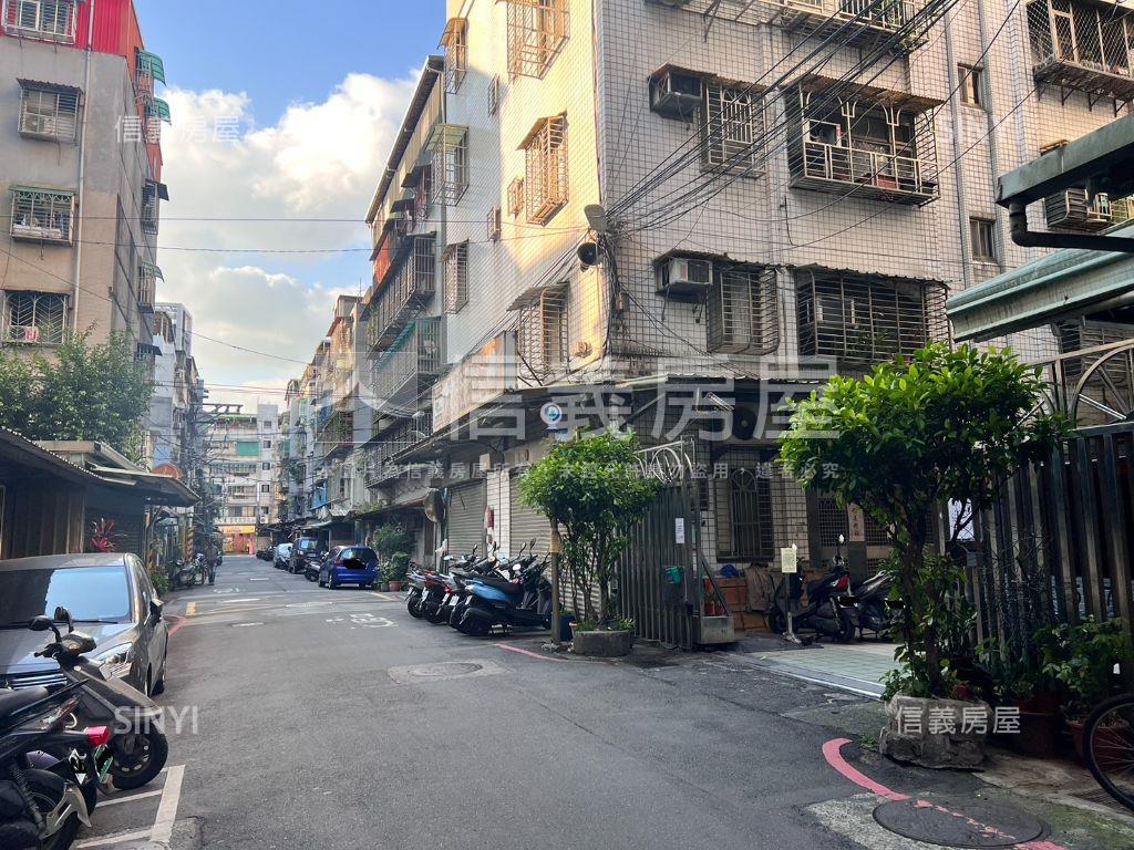 一品京城電梯明亮３房房屋室內格局與周邊環境