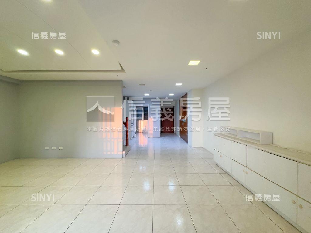 凹仔底首排樓中樓豪邸平車房屋室內格局與周邊環境