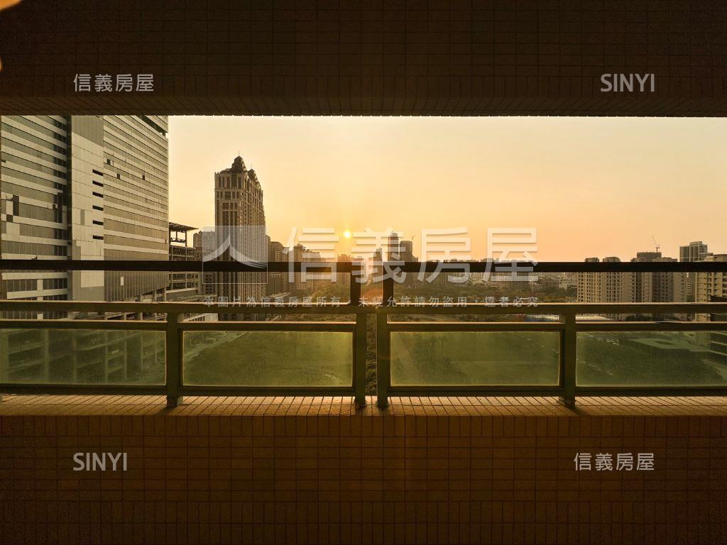 凹仔底首排樓中樓豪邸平車房屋室內格局與周邊環境