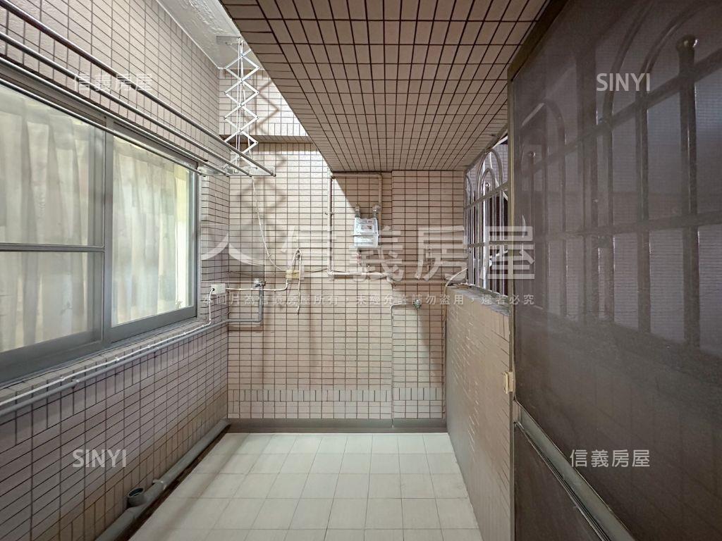 凹仔底首排樓中樓豪邸平車房屋室內格局與周邊環境