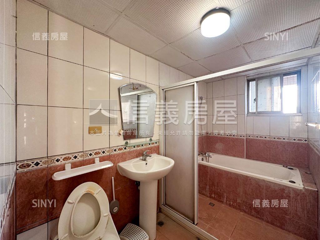 凹仔底首排樓中樓豪邸平車房屋室內格局與周邊環境