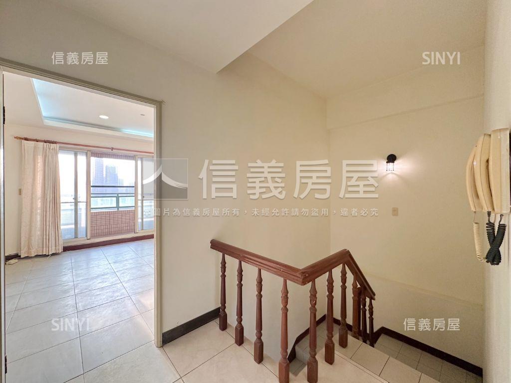 凹仔底首排樓中樓豪邸平車房屋室內格局與周邊環境